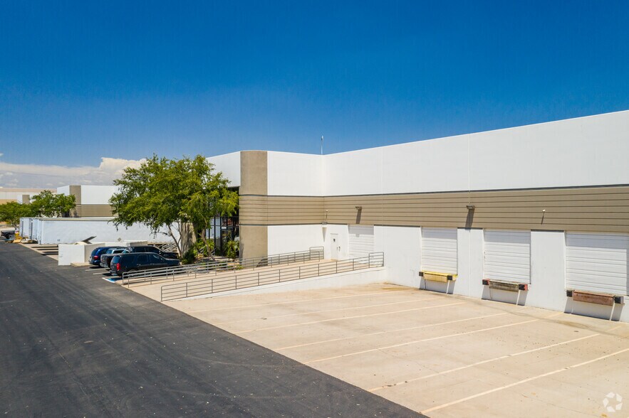More Photos Of 5240 W Buckeye Rd, Phoenix Distribution For Lease
