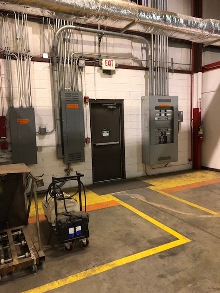 More Photos Of 911 J R Industrial Dr, Sanford Manufacturing For Lease