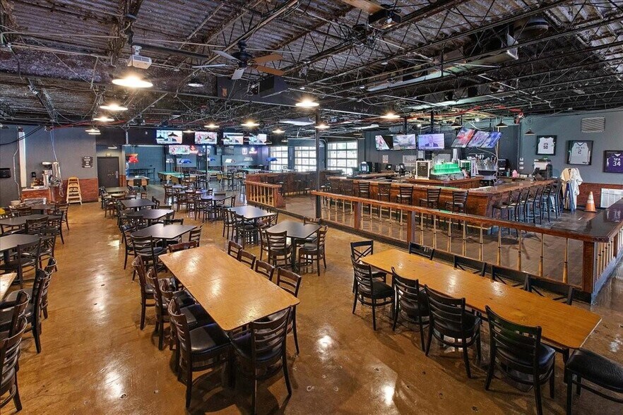 More Photos Of 1507 North St, Nacogdoches Bar For Sale