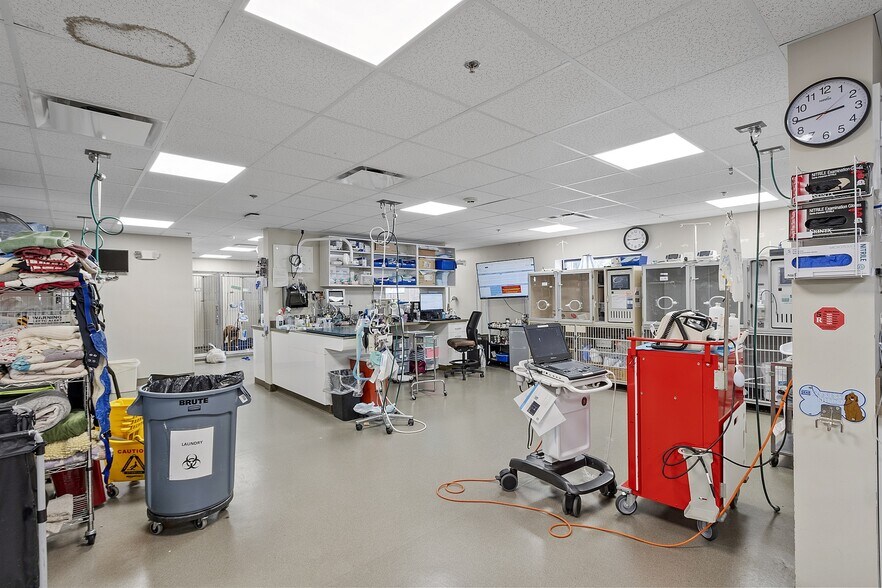 More Photos Of 180 Bear Hill Rd, Waltham Medical For Lease