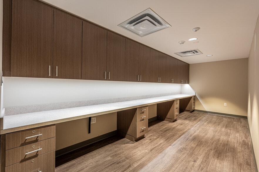 More Photos Of 1150 E Ogden Ave, Naperville Medical For Lease