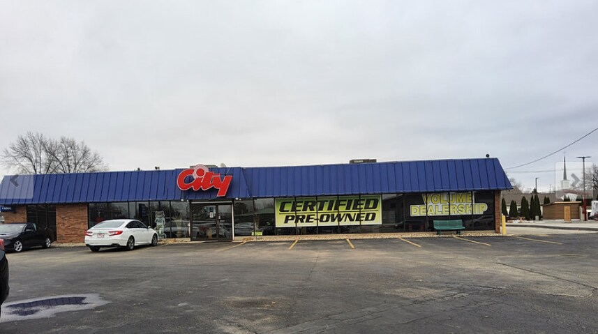 Primary Photo Of 1621 N Henderson St, Galesburg General Retail For Sale