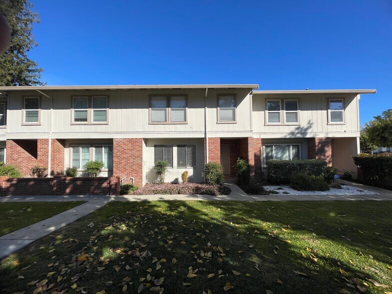 More Photos Of 1093 Del Rio Circle, Concord Apartments For Sale