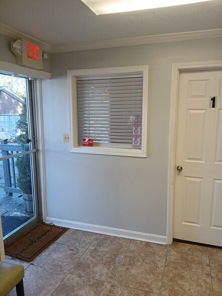 More Photos Of 737 Main St, Stone Mountain Office For Lease