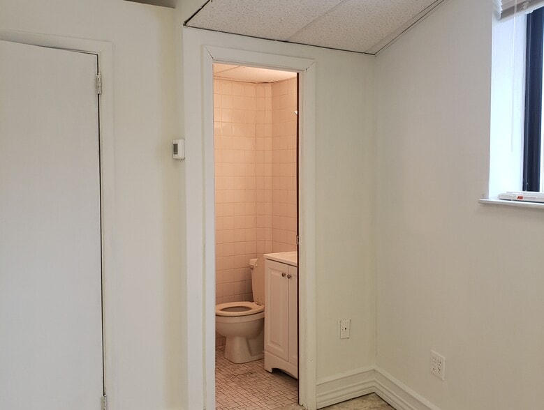 More Photos Of 677 Commerce St, Thornwood Office For Lease