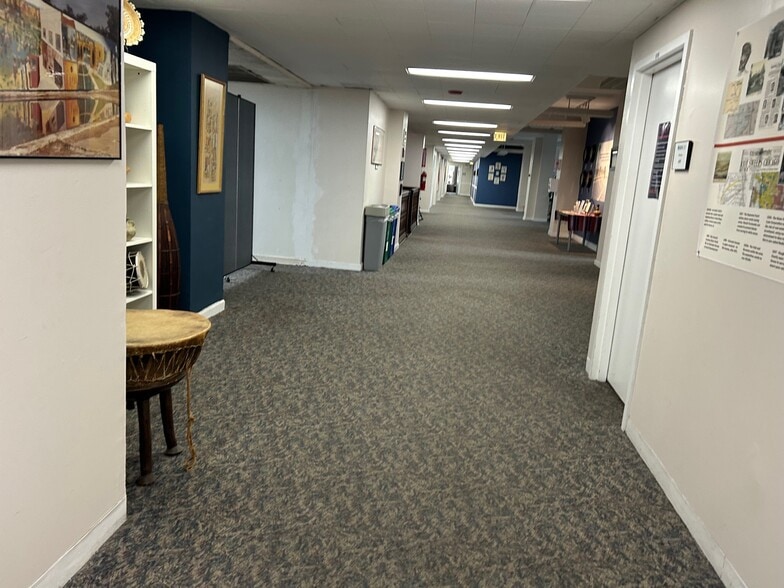 More Photos Of 4740-4750 N Sheridan Rd, Chicago Office For Lease