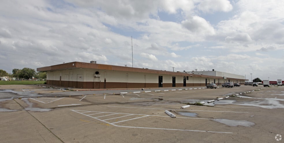 More Photos Of 2515 W Jefferson St, Grand Prairie Unknown For Lease