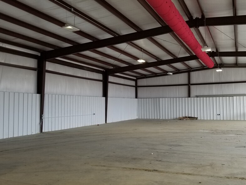 More Photos Of 8007 Counts Massie Rd, Maumelle Warehouse For Lease