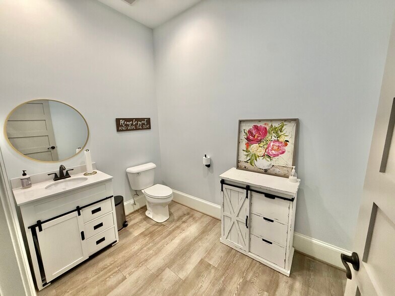 More Photos Of 204 Griffin Park Dr, Birmingham Office For Sale