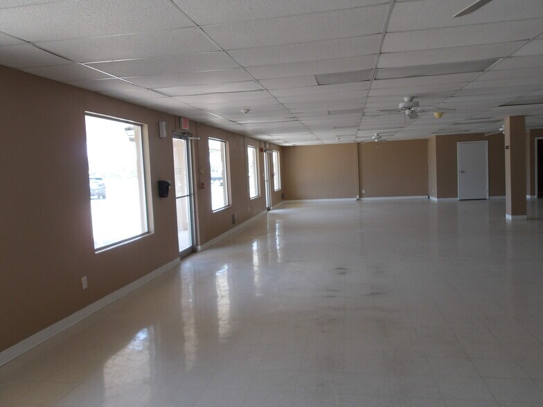More Photos Of 503 W Business 83, Donna General Retail For Lease