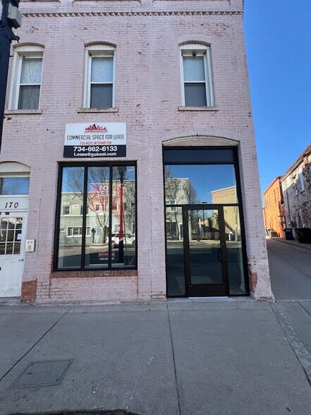 More Photos Of 168 Riley St, Dundee Storefront Retail Office For Lease