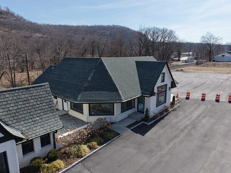 More Photos Of 192 Ny-17, Tuxedo Park Restaurant For Lease