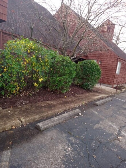 More Photos Of 824 E Broad St, Elyria Coworking Space