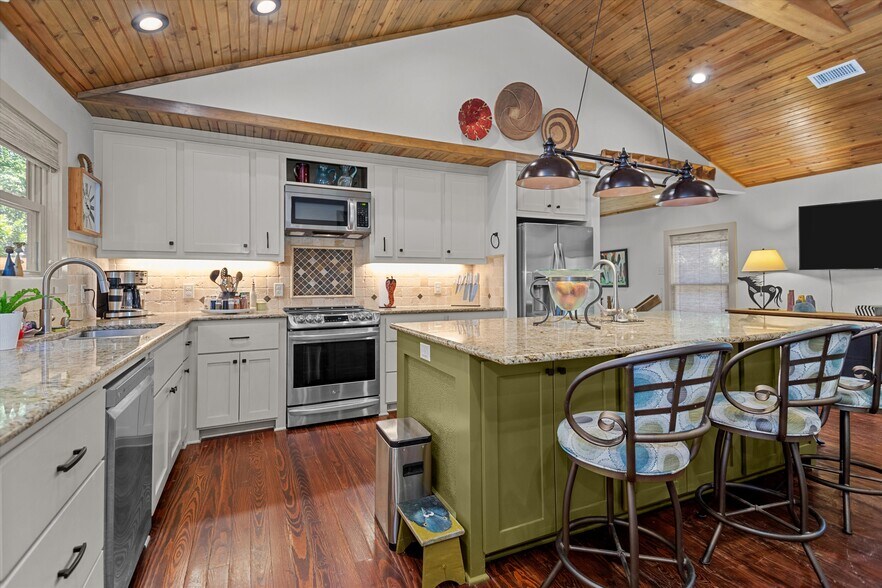 More Photos Of 310 N Mound St, Nacogdoches Flex For Sale