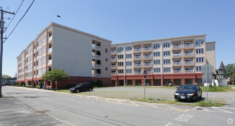 Primary Photo Of 100 Taylor St, Colonial Beach Storefront Retail Office For Sale