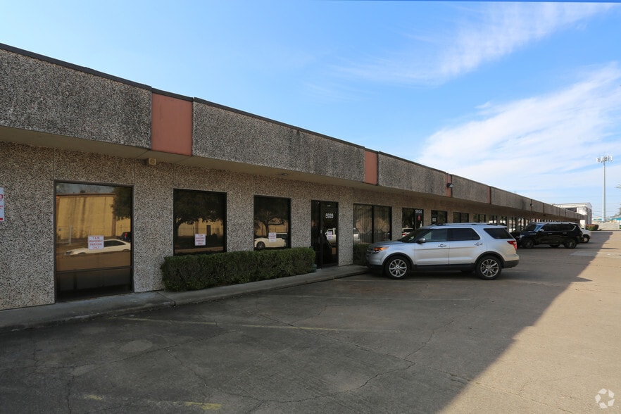 More Photos Of 5900-5928 Allday Dr, Houston Light Distribution For Lease