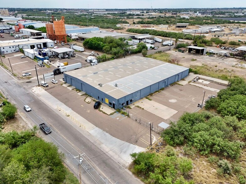 More Photos Of 8115 Las Cruces Dr, Laredo Truck Terminal For Lease