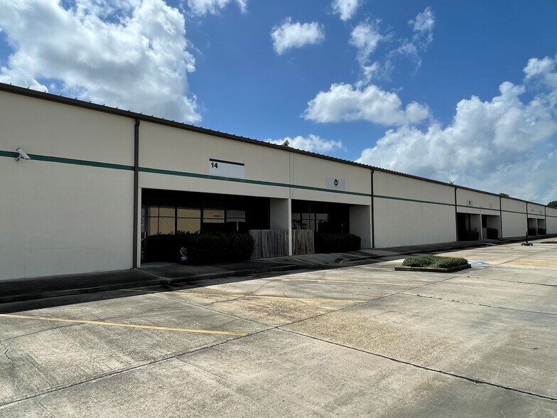 More Photos Of 11800 Industriplex Blvd, Baton Rouge Distribution For Sale