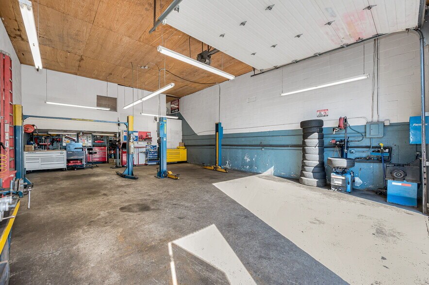 More Photos Of 12 Carlton St, Lowell Auto Repair For Sale