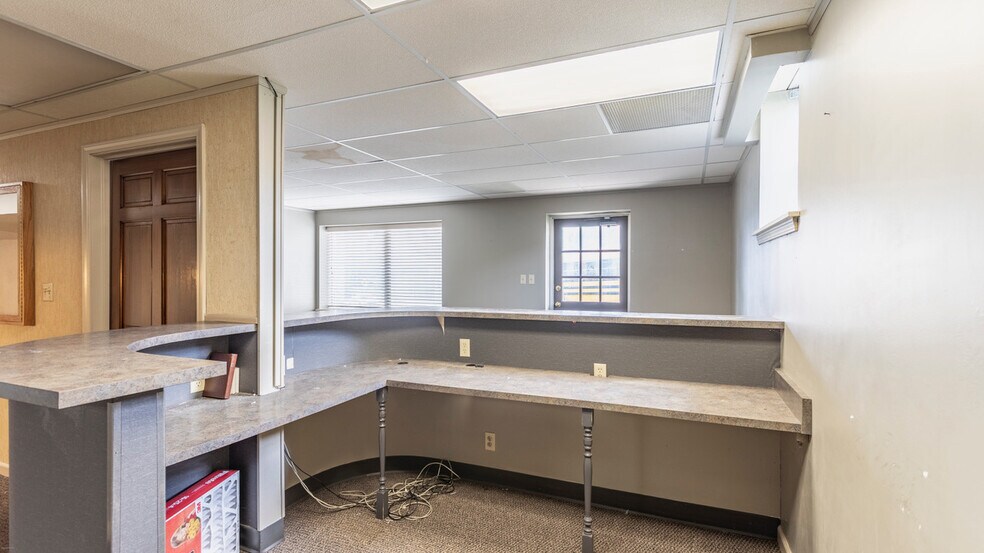 More Photos Of 1250 Franklin Ave, Brookville Office For Sale