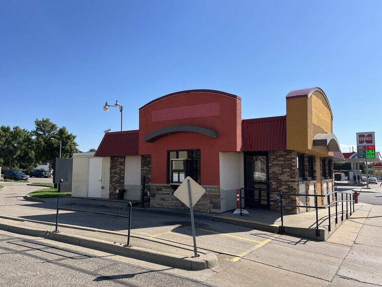 Primary Photo Of 1922 E Broadway Ave, Bismarck Fast Food For Sale