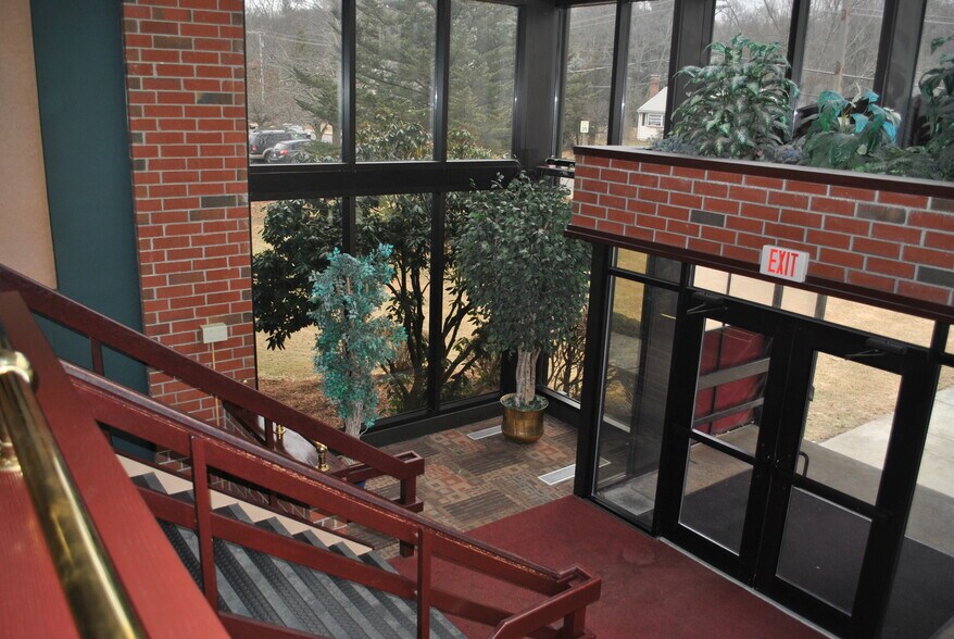 More Photos Of 38 Pond St, Franklin Medical For Lease