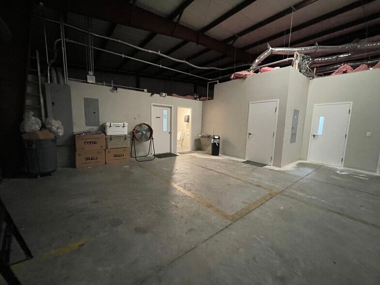 More Photos Of 4680 Lake Industrial Blvd, Tavares Warehouse For Sale