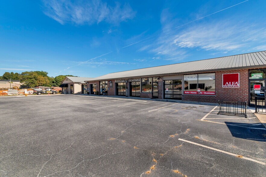 More Photos Of 179 E Moreno St, Buford General Retail For Sale