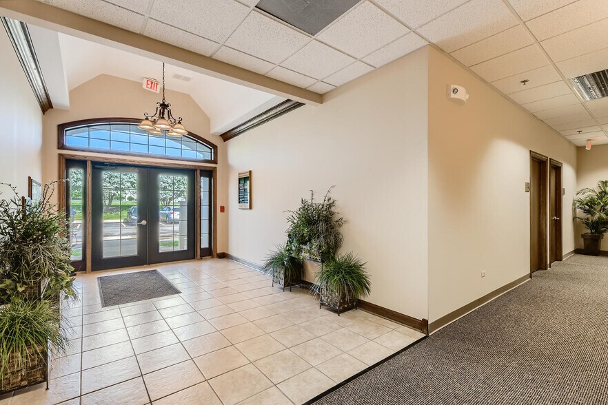 More Photos Of 108 S Wynstone Park Dr, North Barrington Office For Lease