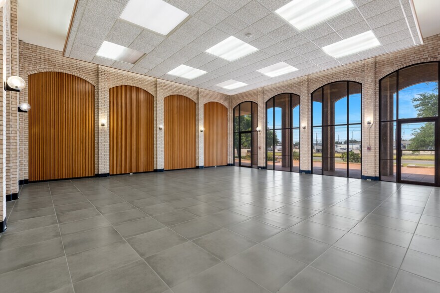 More Photos Of 4604 Ben White Blvd E, Austin Office For Lease