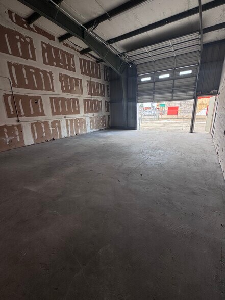 More Photos Of 1222 Veterans, Kenner General Retail For Lease