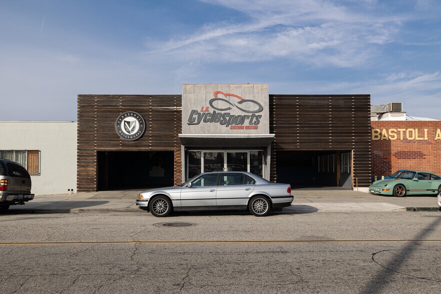 More Photos Of 821 W Olive St, Inglewood Warehouse For Lease