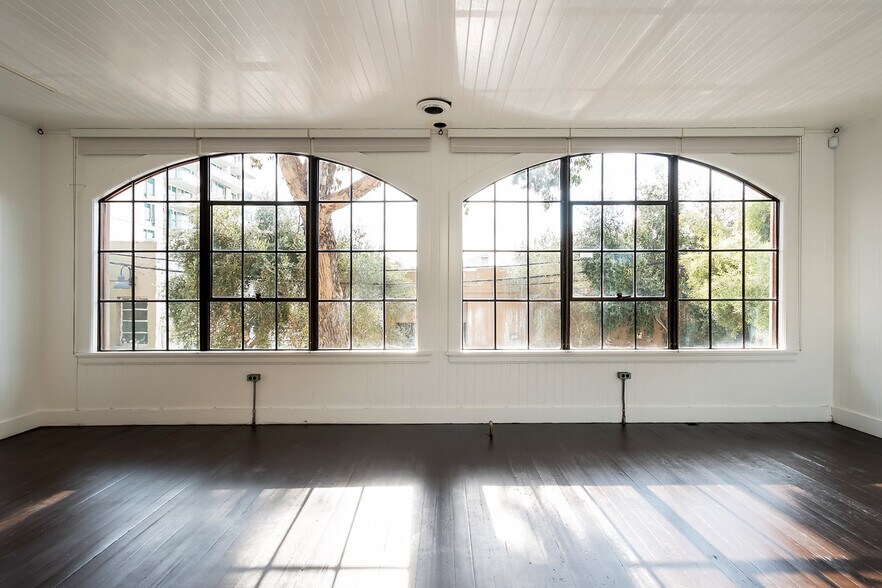 More Photos Of 450 Clementina St, San Francisco Showroom For Lease