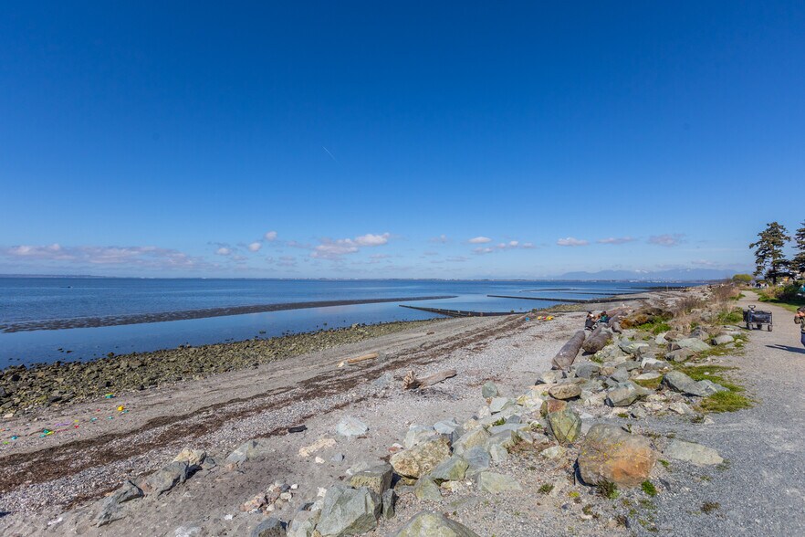 More Photos Of 12185 Beecher St, Surrey Storefront For Sale