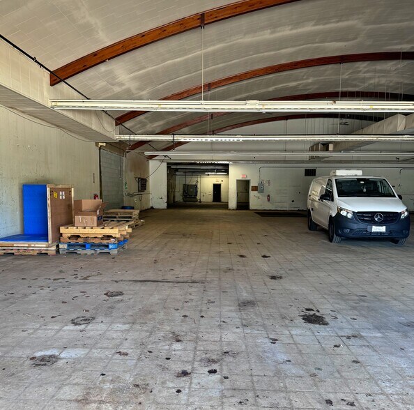 More Photos Of 2620 Auburn St, Rockford Manufacturing For Lease