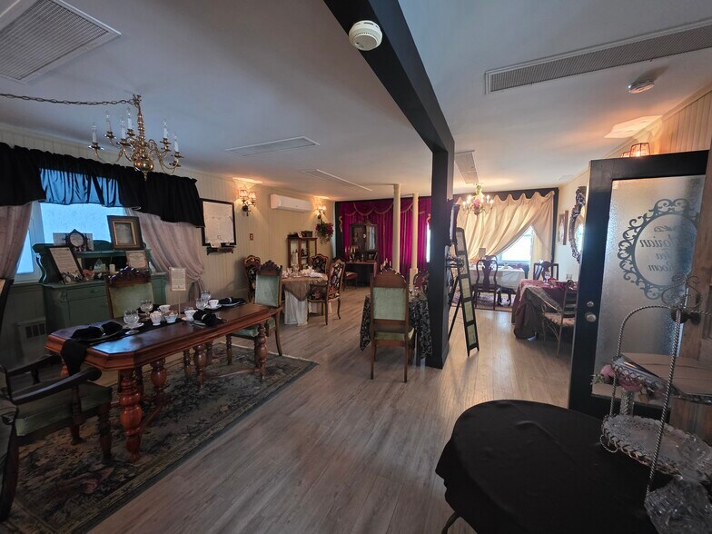 More Photos Of 57 Division St, Welland Storefront Retail Residential For Sale