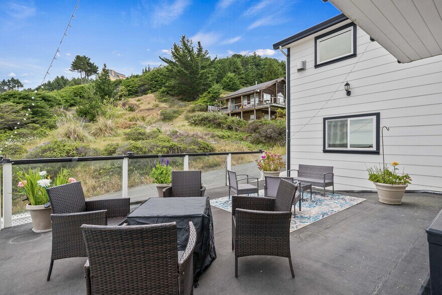 More Photos Of 266 Dolphin Dr, Whitethorn Hotel For Sale