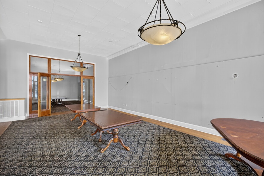 More Photos Of 1024 Noble St, Anniston Storefront Retail Office For Sale