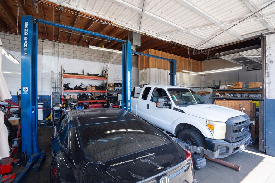 More Photos Of 8332 Tampa Ave, Northridge Auto Repair For Sale
