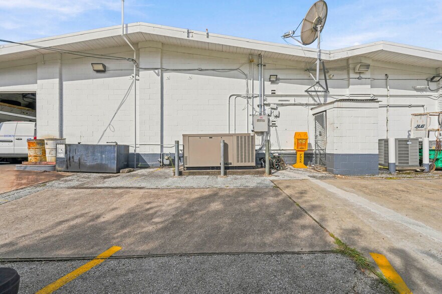 More Photos Of 101 S Friendswood Dr, Friendswood General Retail For Sale