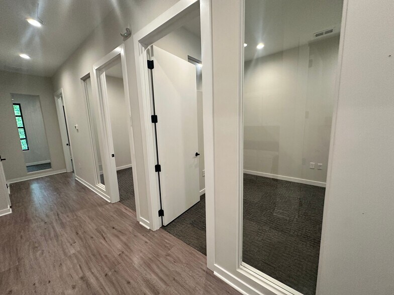 More Photos Of 6110 McFarland Station Dr, Alpharetta Medical For Lease