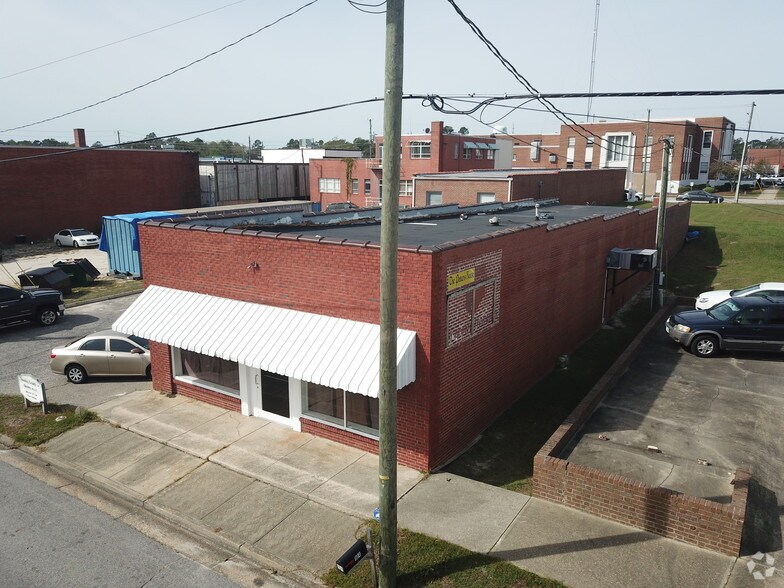 More Photos Of 104 S Cypress St, Elizabethtown Freestanding For Sale