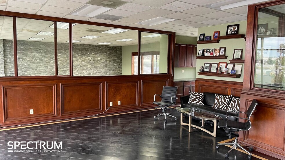 More Photos Of 13808 Ventura Blvd, Sherman Oaks Office For Sale
