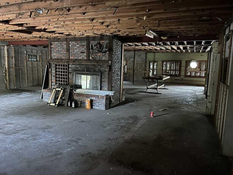 More Photos Of 2598 Oceana Dr, Shelby Restaurant For Sale