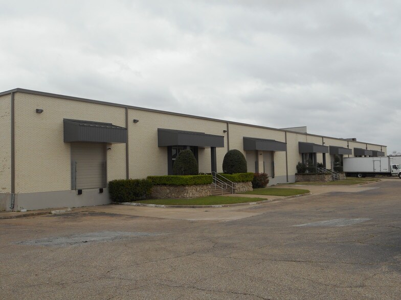 More Photos Of 5100-5110 Rondo Dr, Fort Worth Warehouse For Lease
