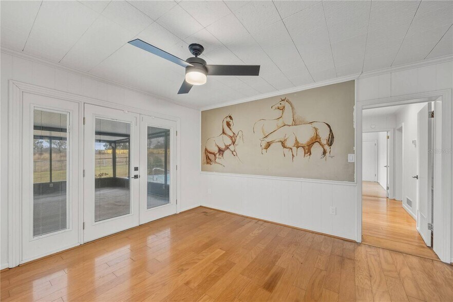 More Photos Of 274 W Kings Hwy, Center Hill Flex For Sale