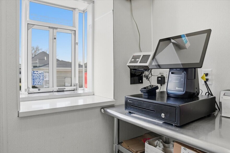 More Photos Of 309 US-6 Hwy, Oakland Fast Food For Sale