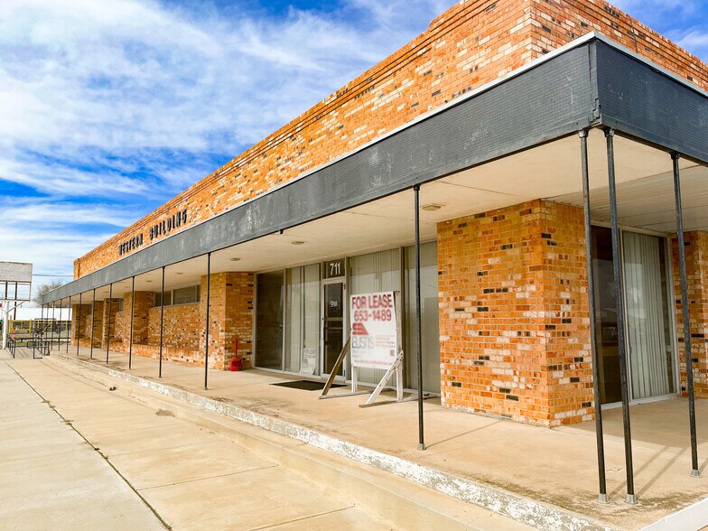 More Photos Of 711 E 3rd St, Big Spring Office For Lease