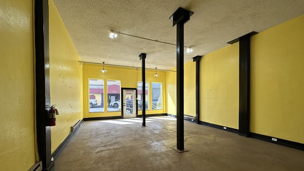 More Photos Of 408 Pacific Ave S, Kelso Storefront For Lease