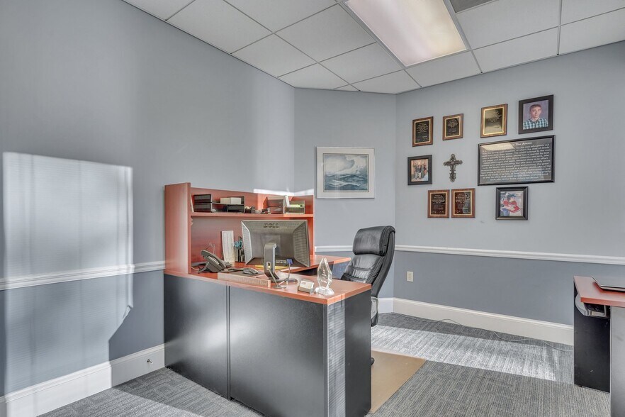More Photos Of 52 New Orleans Rd, Hilton Head Island Office For Sale
